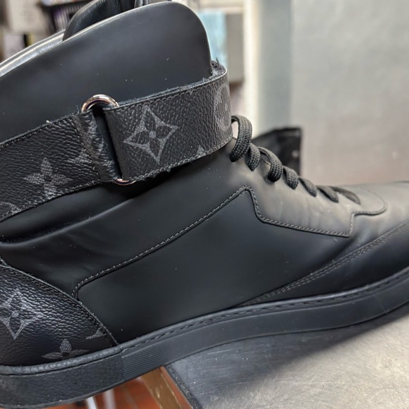Louis Vuitton sneaker high top. - Picture 6 of 6